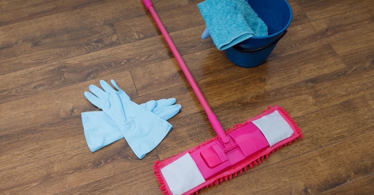 Mop and bucket for gentle washing