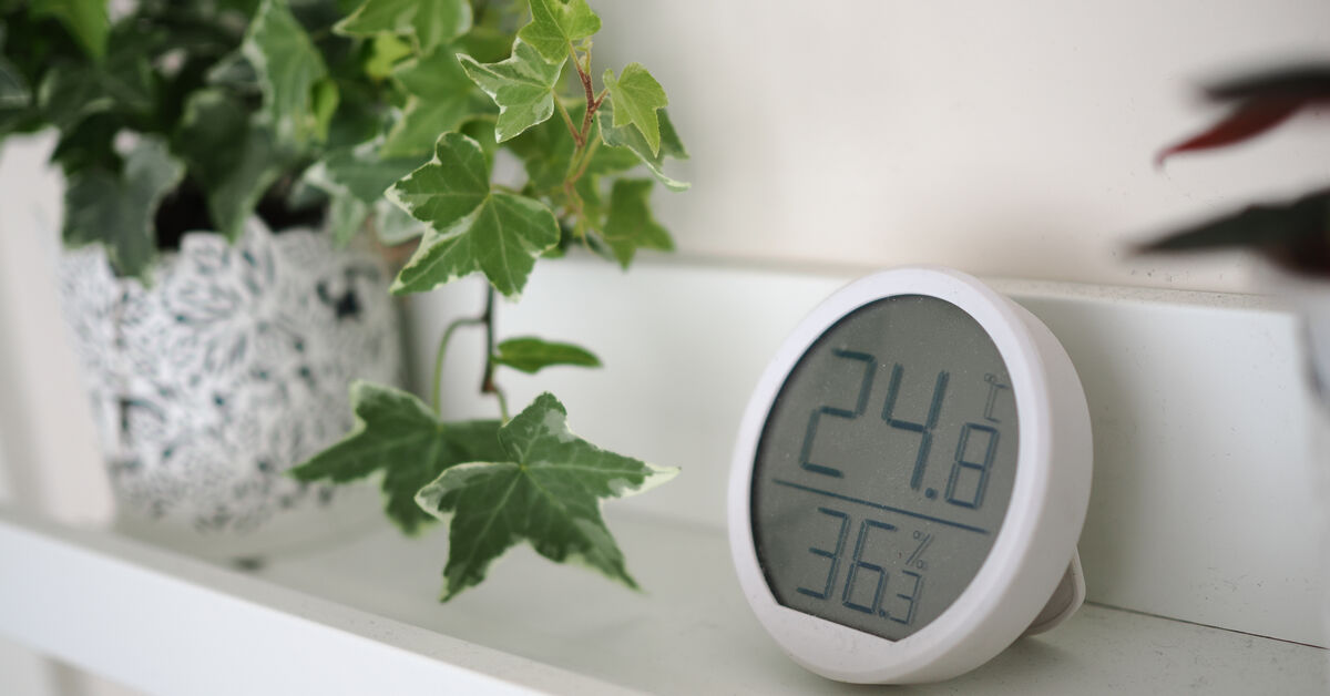 Hygrometer monitoring indoor humidity level