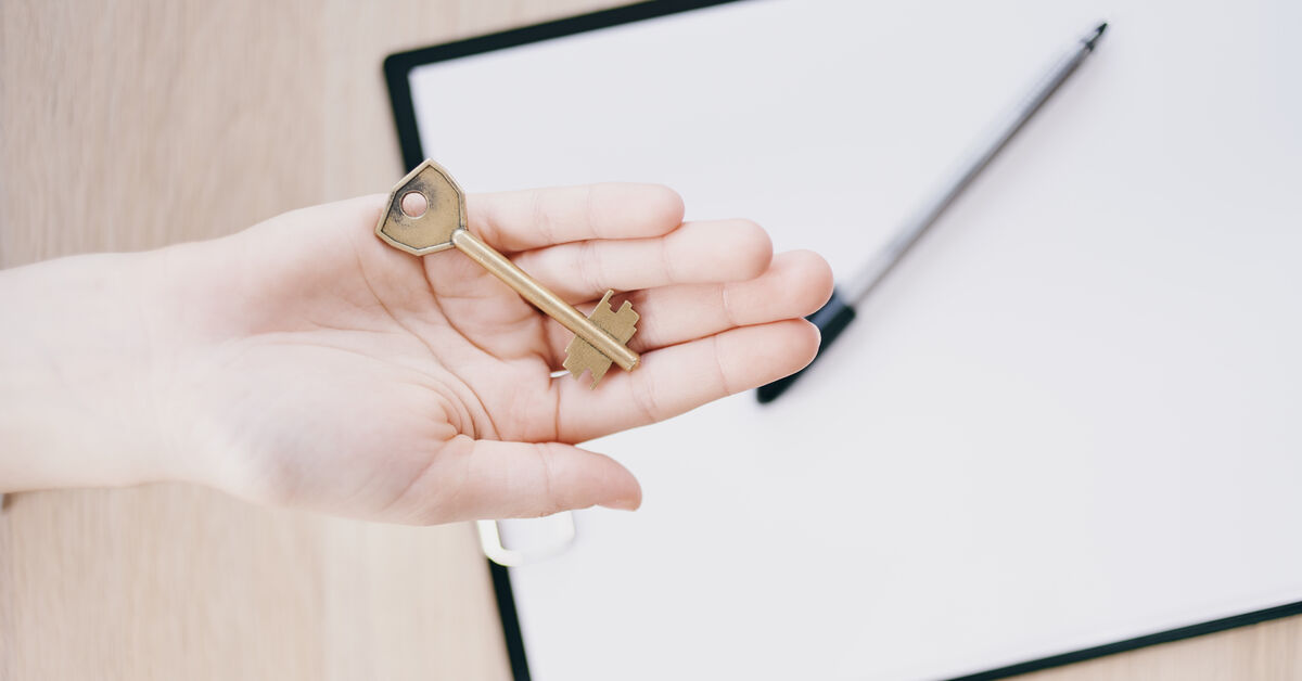 Planner and keys for move-out cleaning