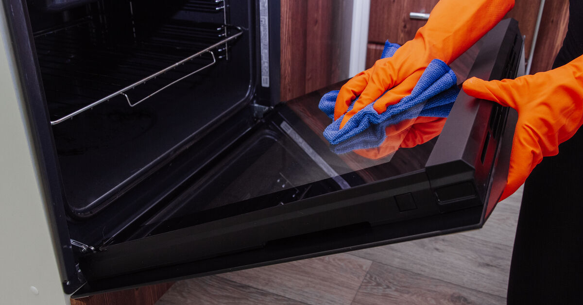 Baking soda and vinegar for cleaning